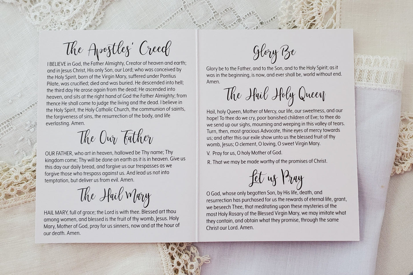 Coffret cadeau chapelet ange gardien blanc et rose Tiny Devotions.