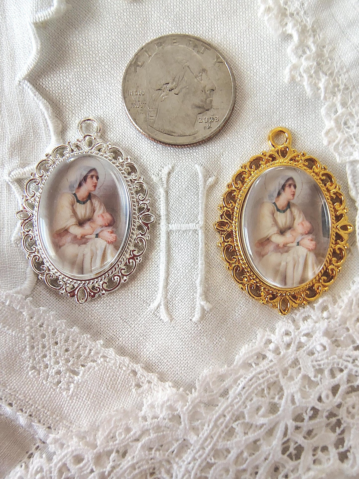 Rosary Centerpiece Bouguereau Madonna and Child Silver or Gold-Plated Catholic Pendant Czech Crystal Chaplet Connector Nativity
