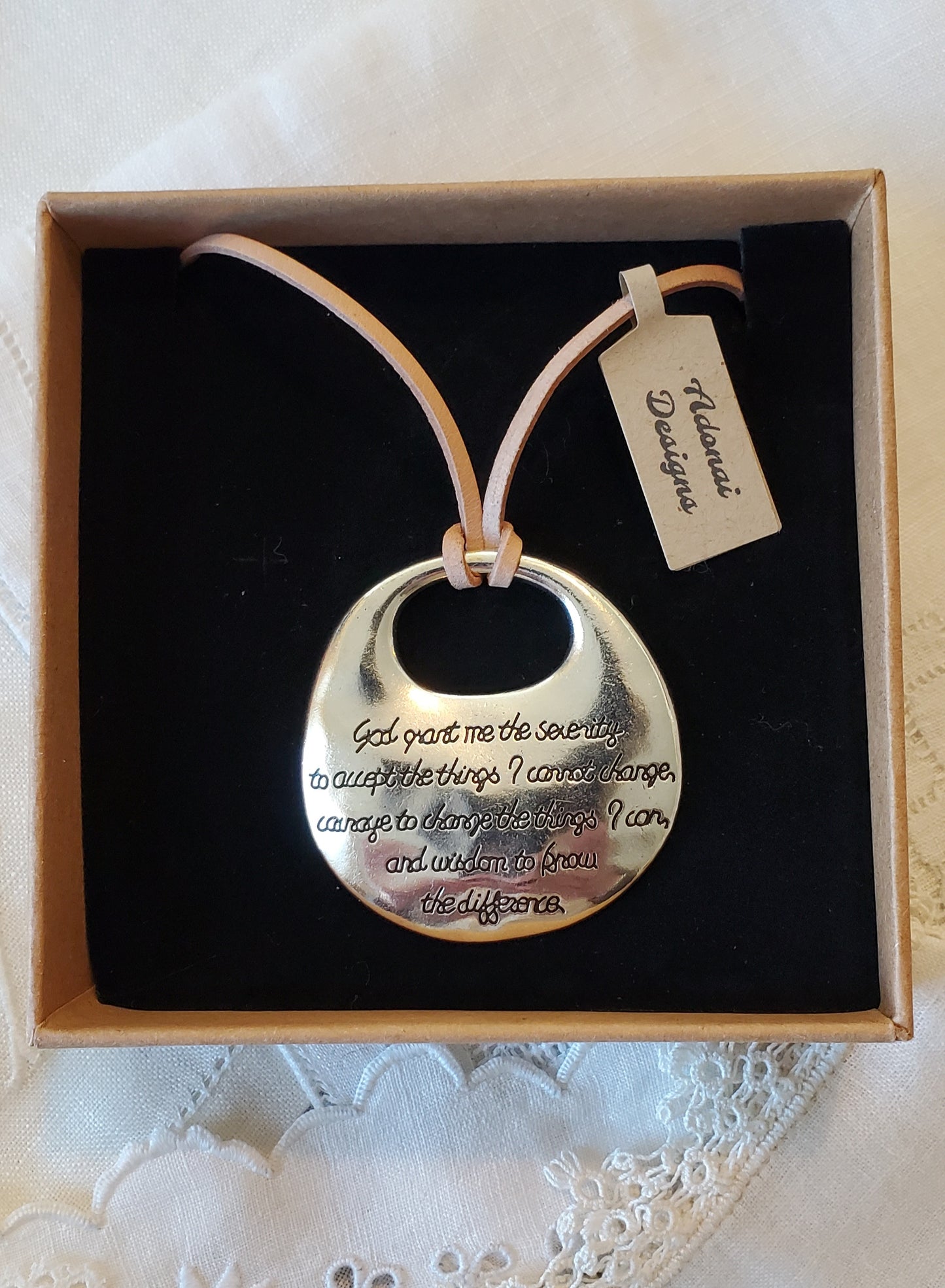 Colgante de oración de serenidad con cordón de cuero ajustable